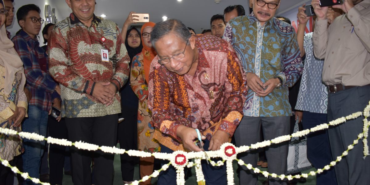Menteri Koordinator Bidang Perekonomian selaku Ketua Harian DNKI meresmikan Kantor Sekretariat DNKI